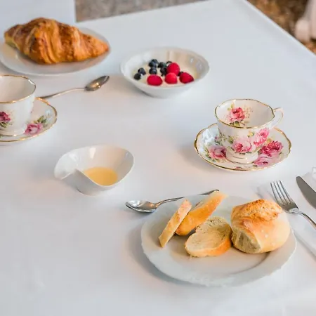 Castel Morino Bed & Breakfast Sona